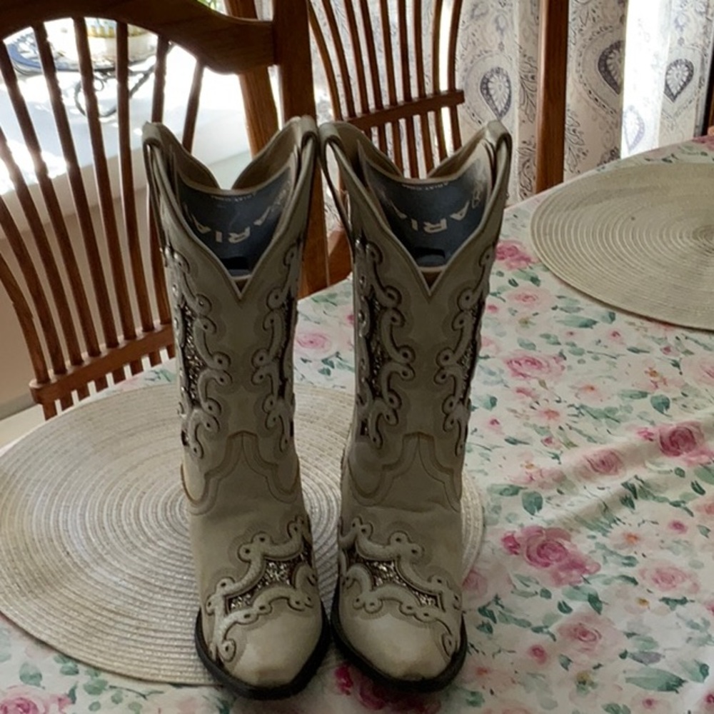 Laredo Boots White with sparkles and designs size 7.5